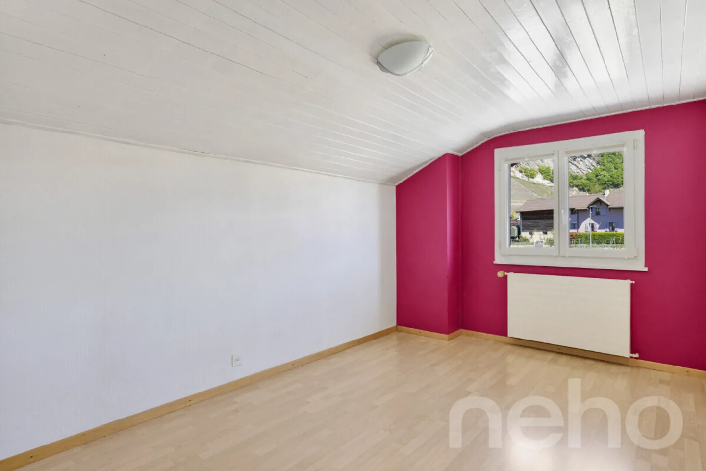 Opportunità Rara a Leytron: Casa di Villaggio con Molteplici Possibilità - Foto 10 di 12
