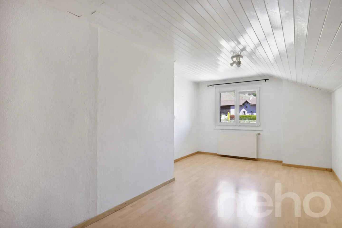 Opportunità Rara a Leytron: Casa di Villaggio con Molteplici Possibilità - Foto 11 di 12