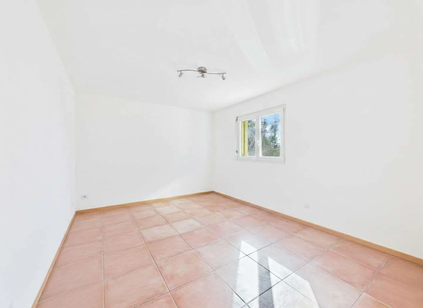 4.5 Room Apartment with Garden in Sonvico - Photo 6 of 10