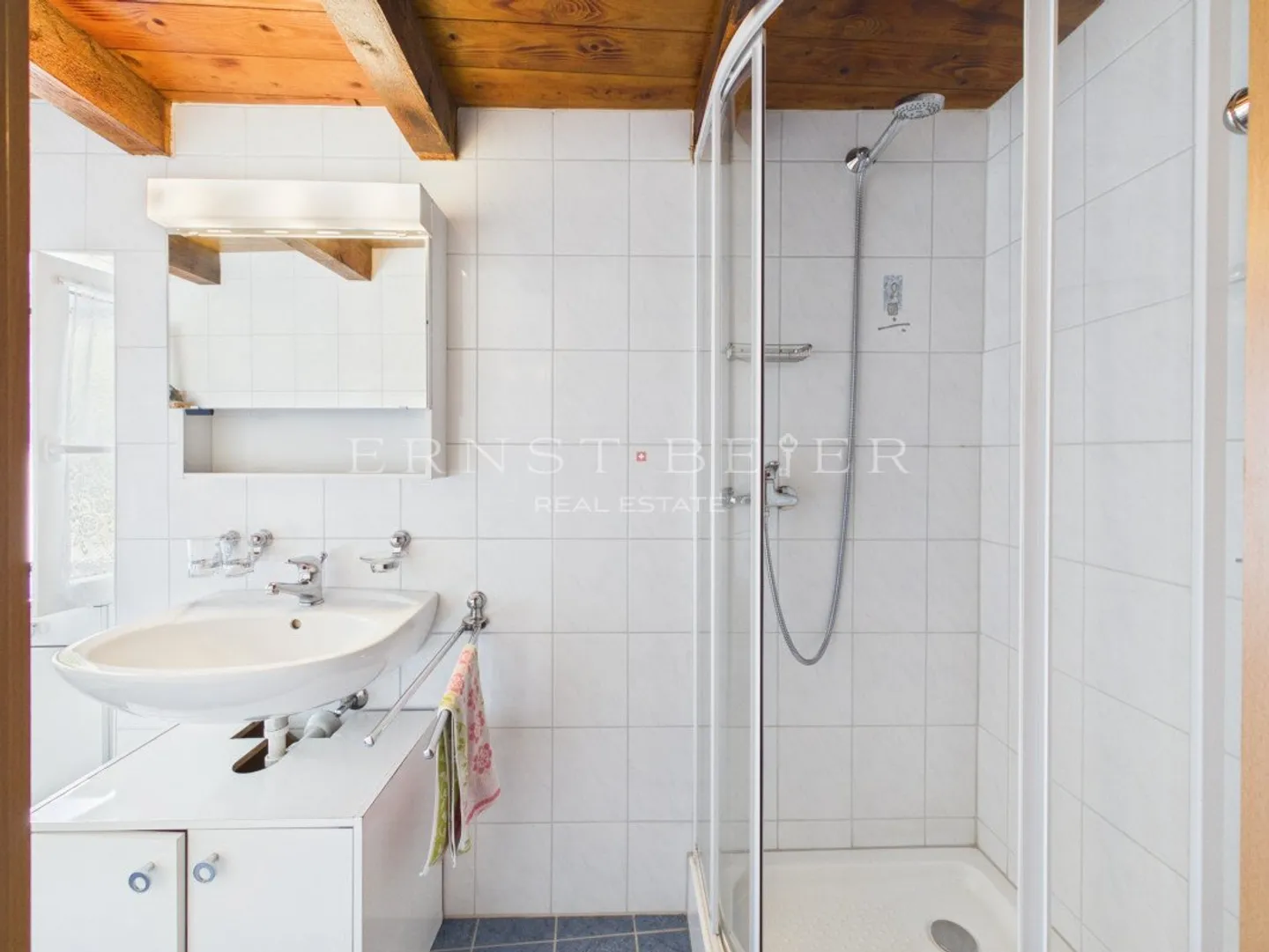 Chalet bifamiliare con carattere in un ambiente tranquillo e verdeggiante - Foto 7 di 13