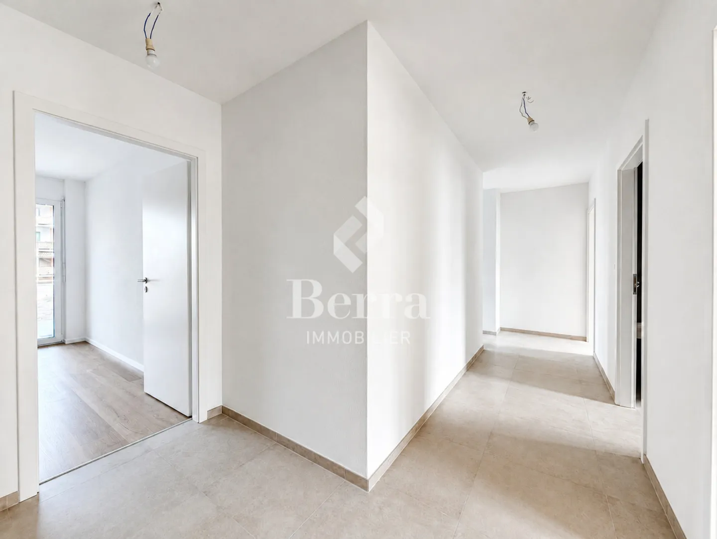 Modern Ground-Floor Apartment - Photo 2 of 13