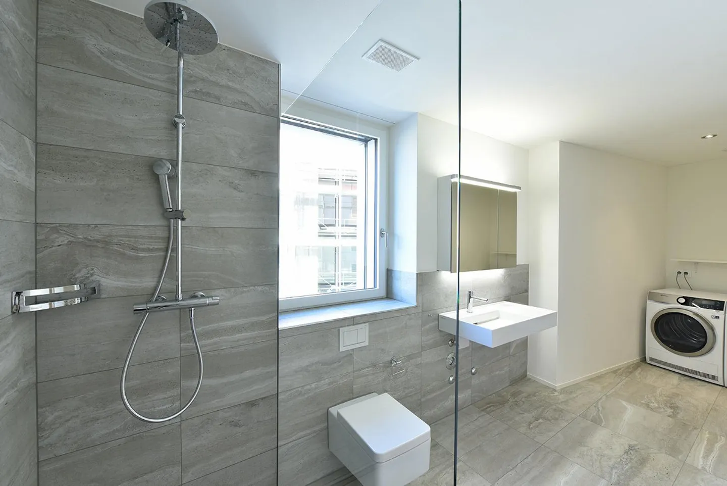 Beautiful apartment in a central location - Photo 2 of 5