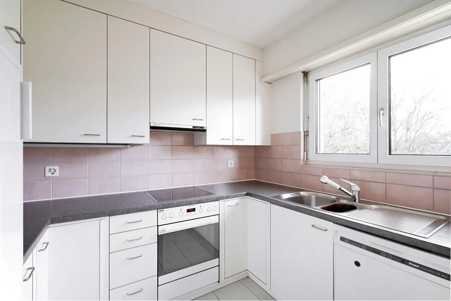 Helle 5-Zimmer-Wohnung beim Tram - Foto 1 von 5