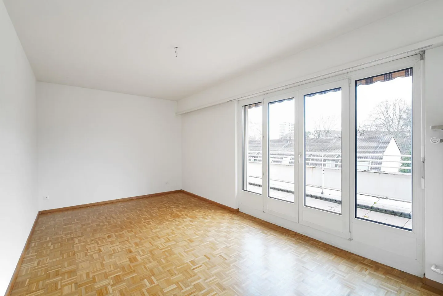 Helle 5-Zimmer-Wohnung beim Tram - Foto 4 von 5