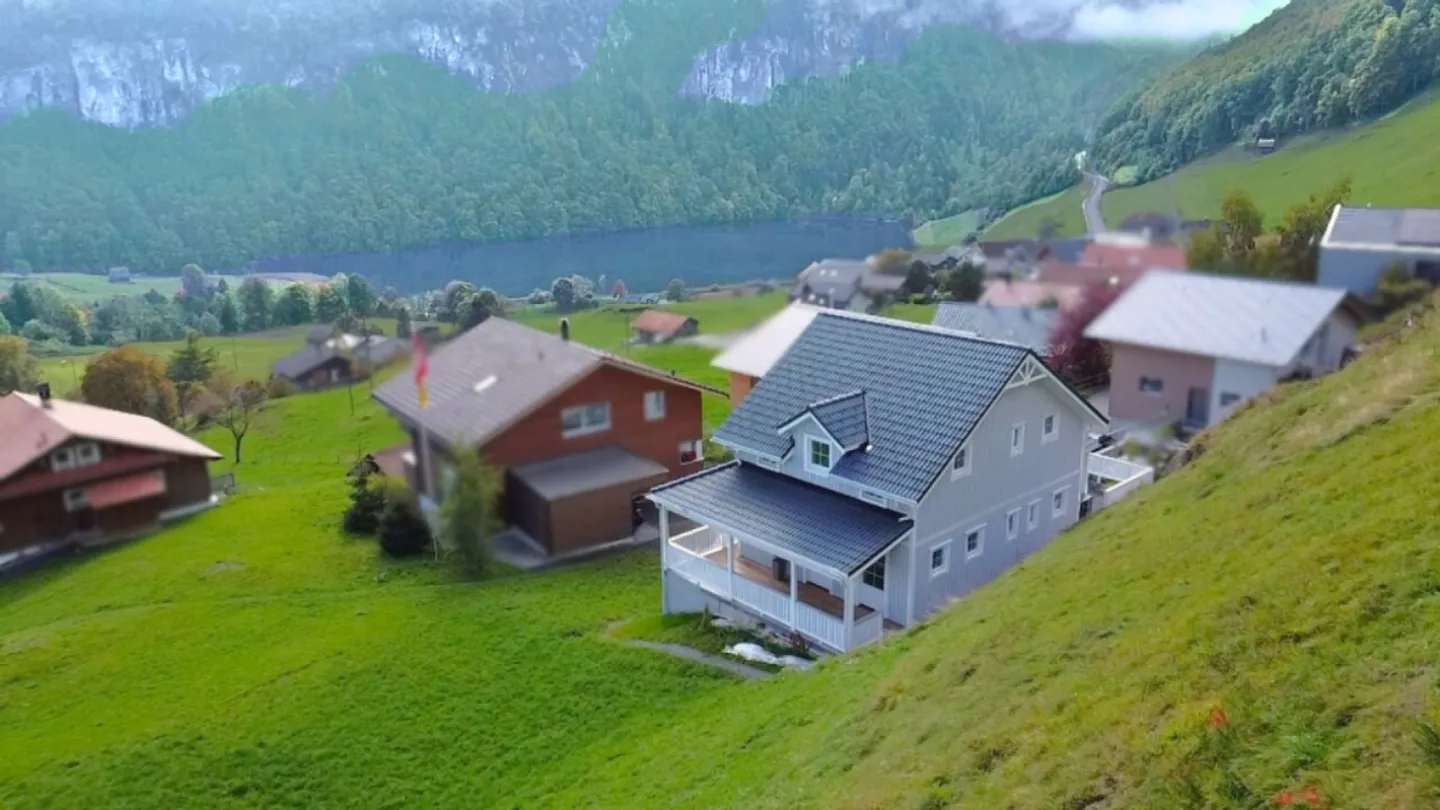 Schwedisches Haus mit Bergsicht - Foto 2 von 10