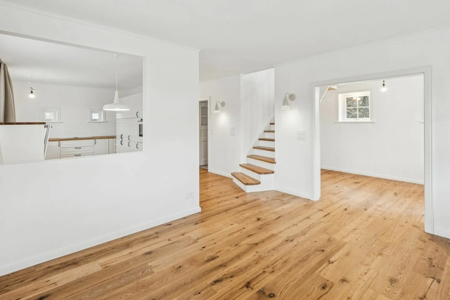 Schwedisches Haus mit Bergsicht - Foto 3 von 10