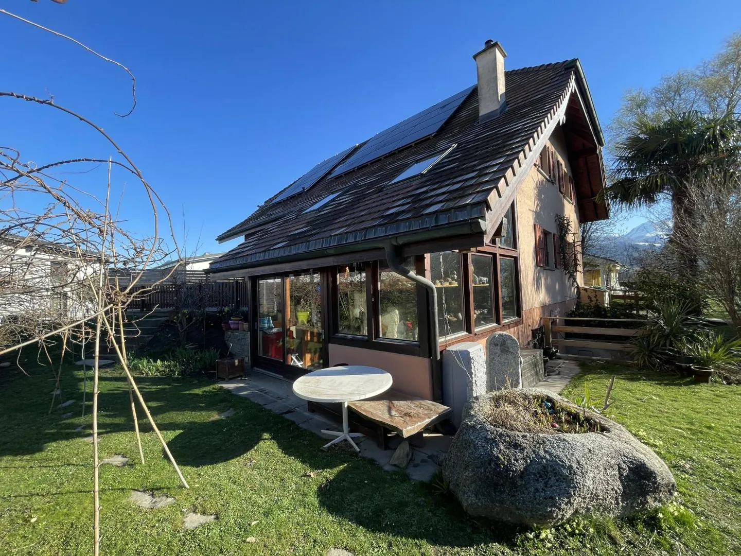 Villa rénovée avec panneaux solaires - Photo 2 sur 13