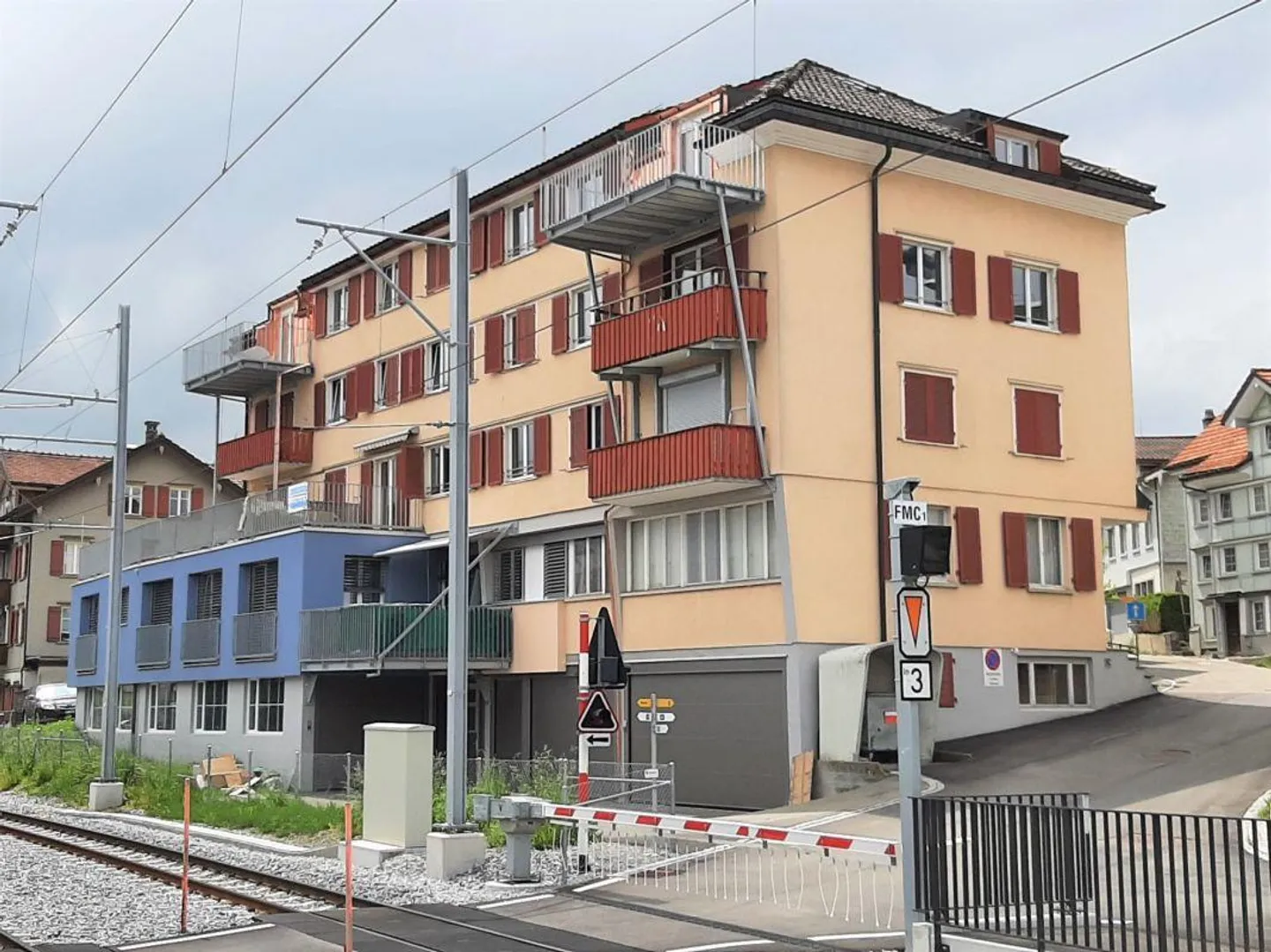 Renovated apartment with balcony - Photo 3 of 8