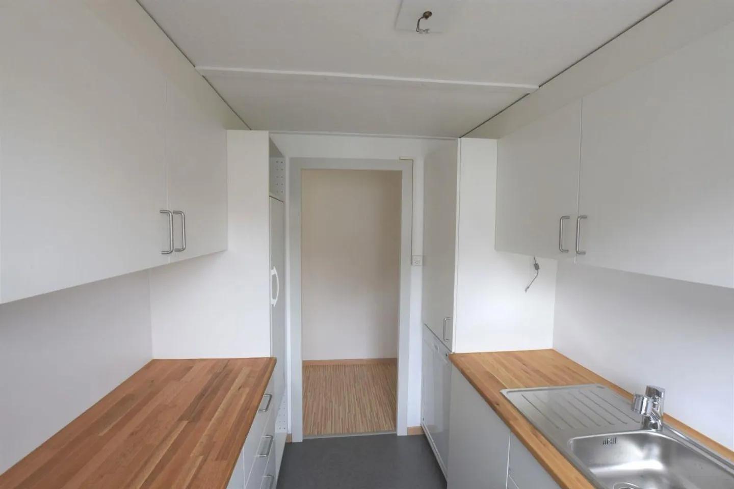 Renovated apartment with balcony - Photo 5 of 8