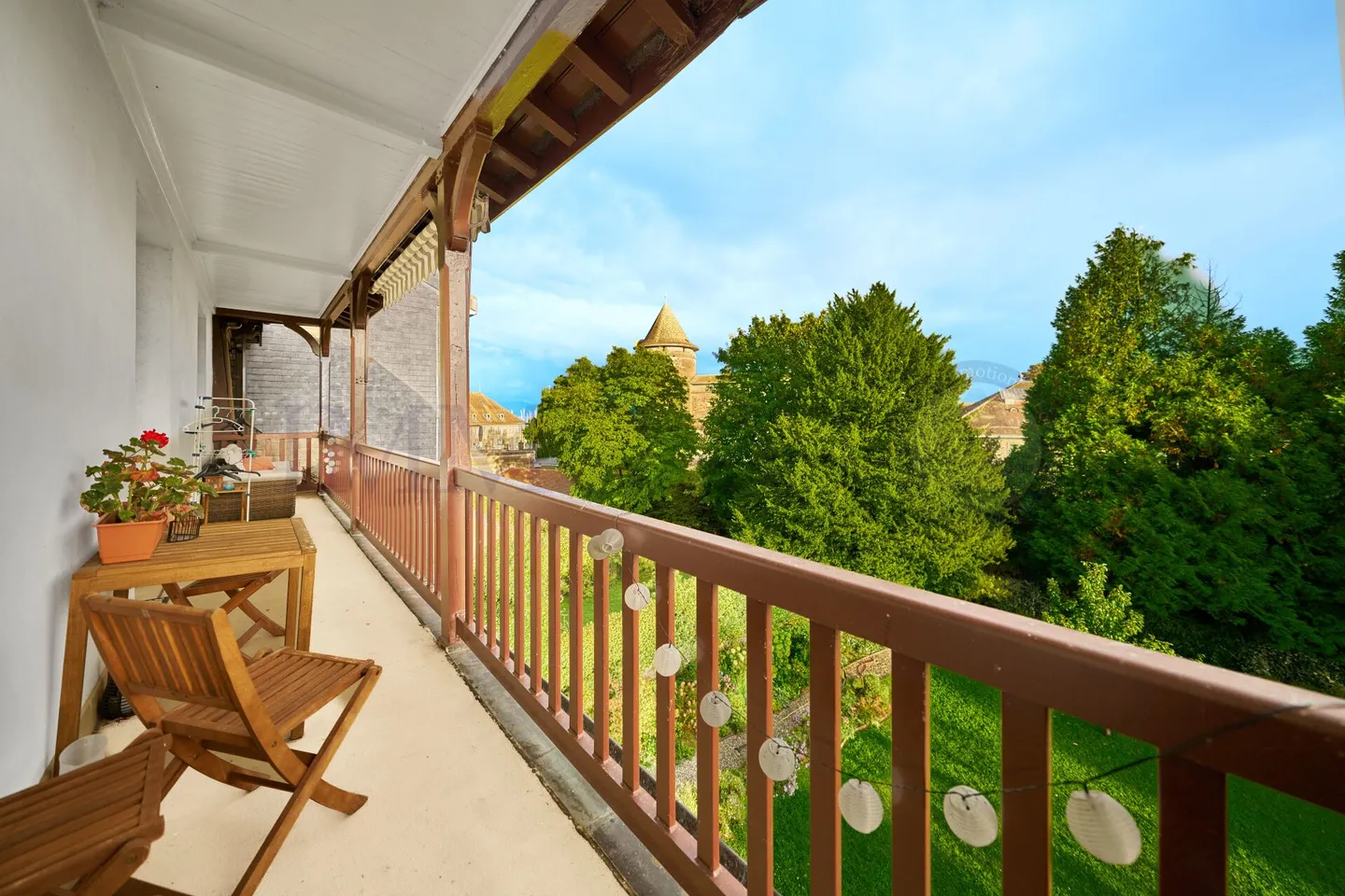 GERÄUMIGE HOCHWERTIGE WOHNUNG MIT BALKON UND IDEALER LAGE - Foto 2 von 9