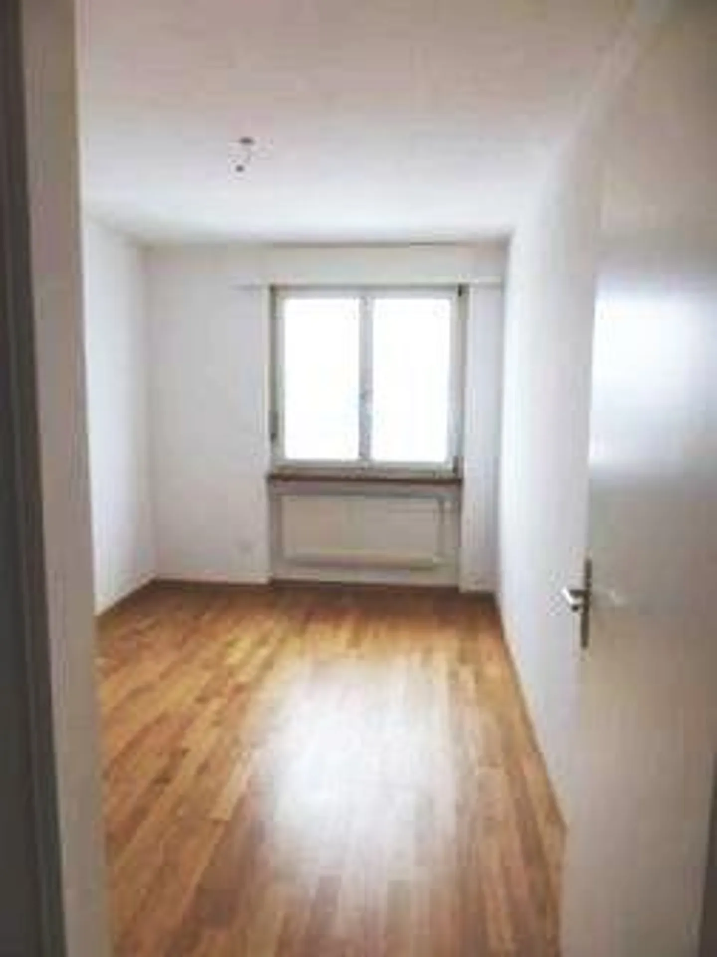 Appartement spacieux de 3,5 pièces dans un quartier résidentiel calme et bien situé - Photo 4 sur 9