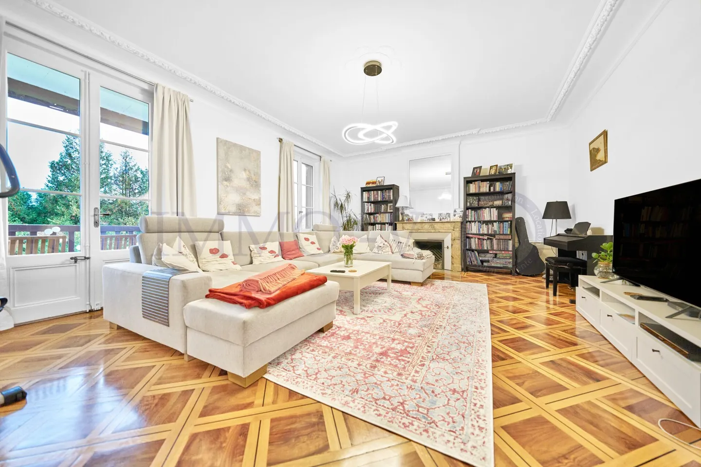 GERÄUMIGE HOCHWERTIGE WOHNUNG MIT BALKON UND IDEALER LAGE - Foto 1 von 9