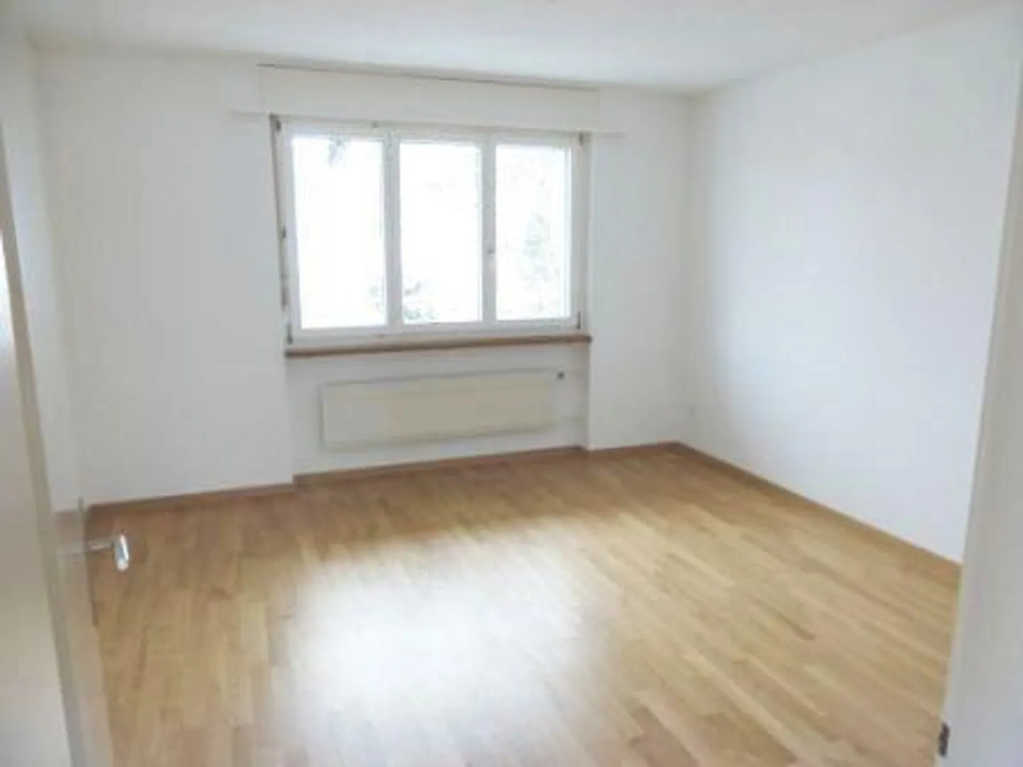 Appartement spacieux de 3,5 pièces dans un quartier résidentiel calme et bien situé - Photo 6 sur 9