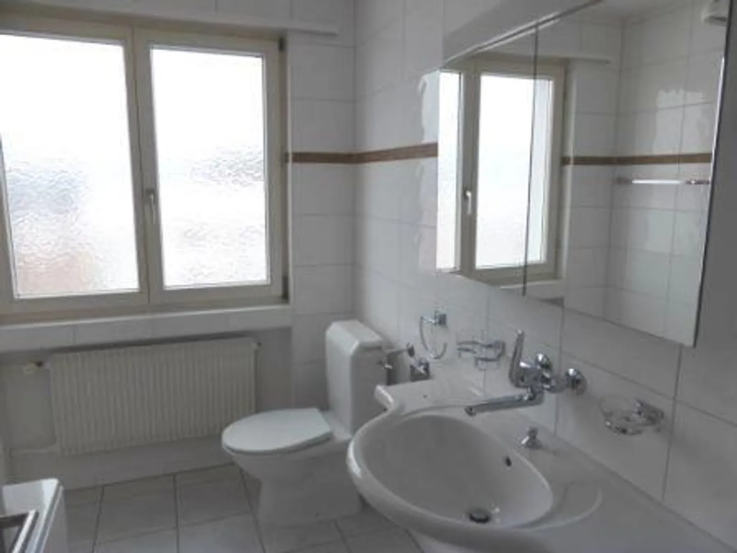 Appartement spacieux de 3,5 pièces dans un quartier résidentiel calme et bien situé - Photo 8 sur 9