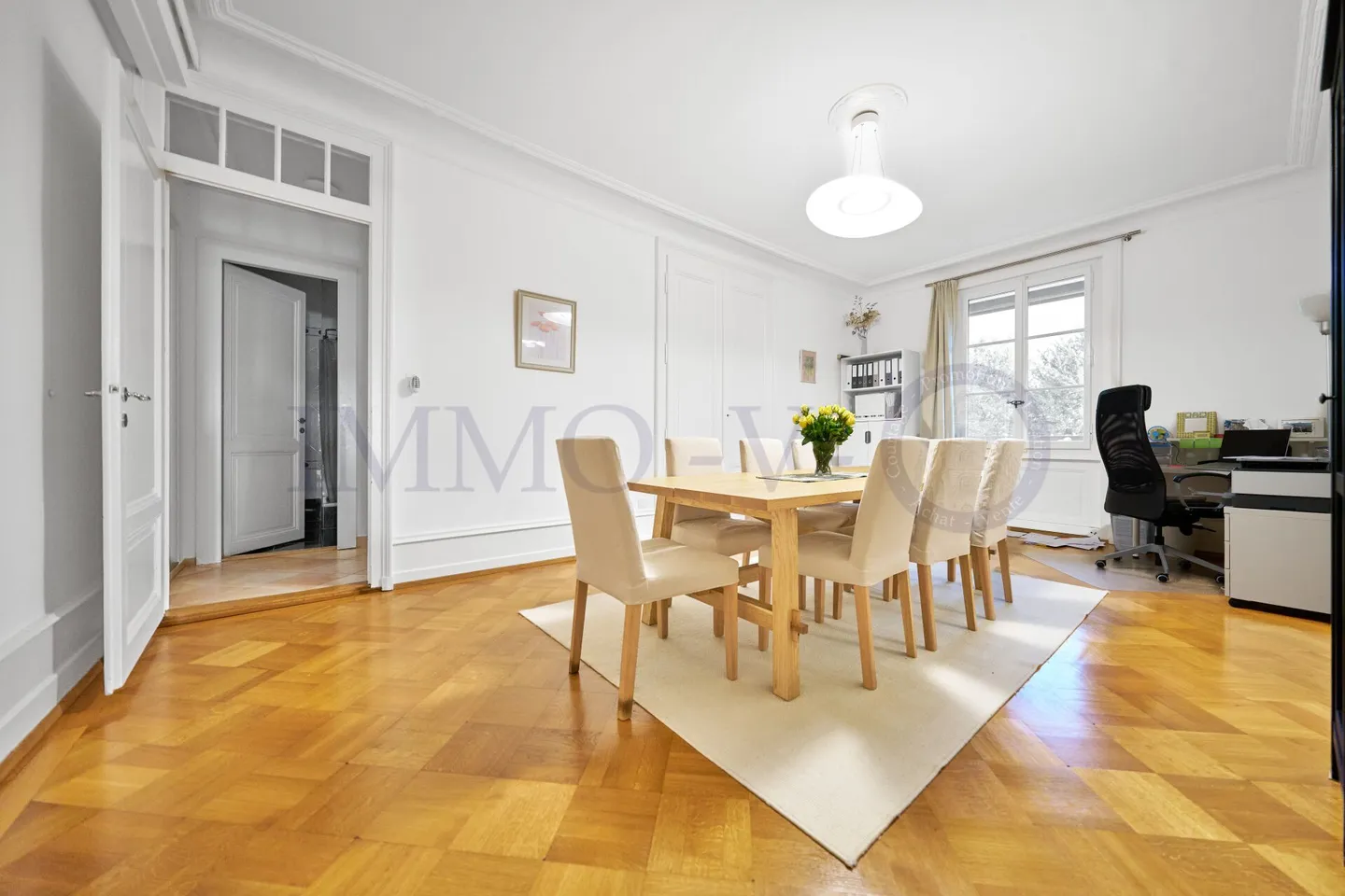 GERÄUMIGE HOCHWERTIGE WOHNUNG MIT BALKON UND IDEALER LAGE - Foto 4 von 9
