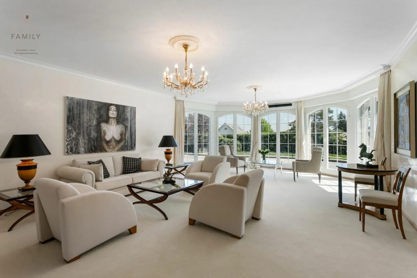 Romantic Refuge with French Accent - Exclusive Villa with Park Garden - Photo 11 of 14