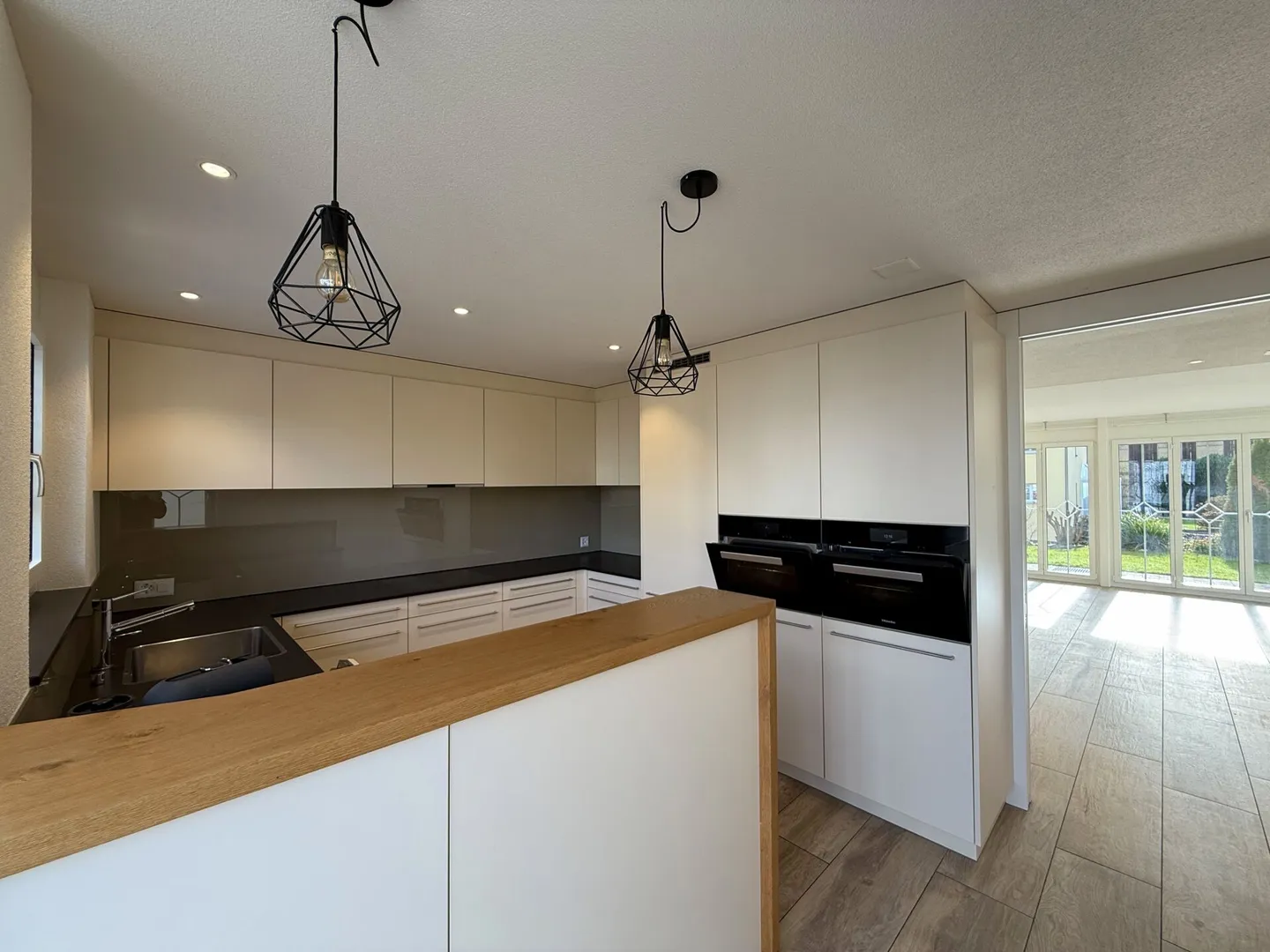 Modernes 6.5-Zimmer-Reiheneckhaus mit tollem Garten! Ideal für Familien und Paare - Foto 5 von 19