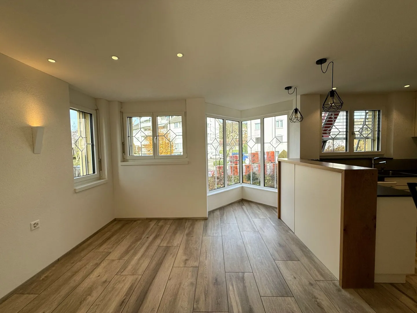 Modernes 6.5-Zimmer-Reiheneckhaus mit tollem Garten! Ideal für Familien und Paare - Foto 6 von 19