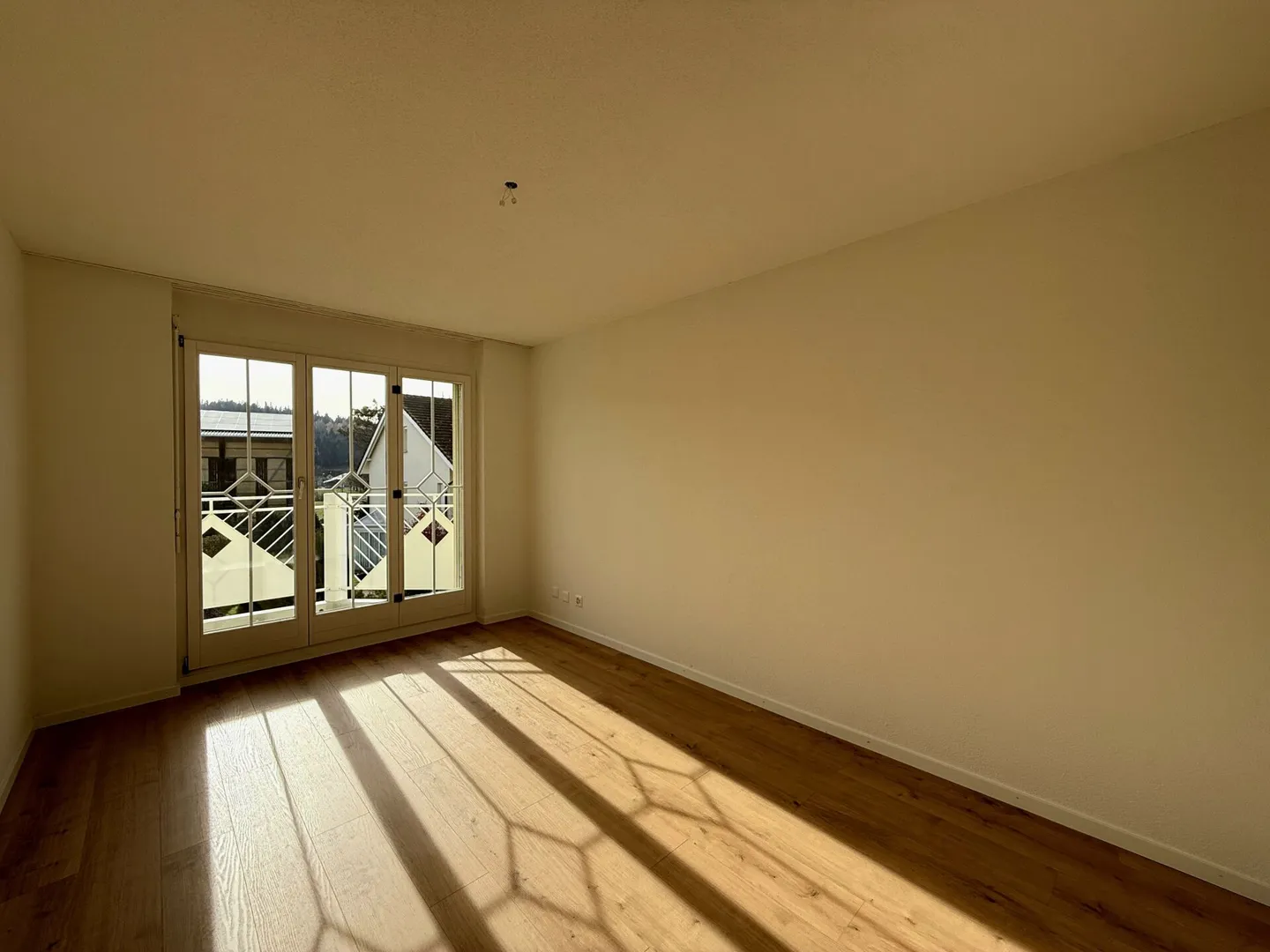 Modernes 6.5-Zimmer-Reiheneckhaus mit tollem Garten! Ideal für Familien und Paare - Foto 9 von 19