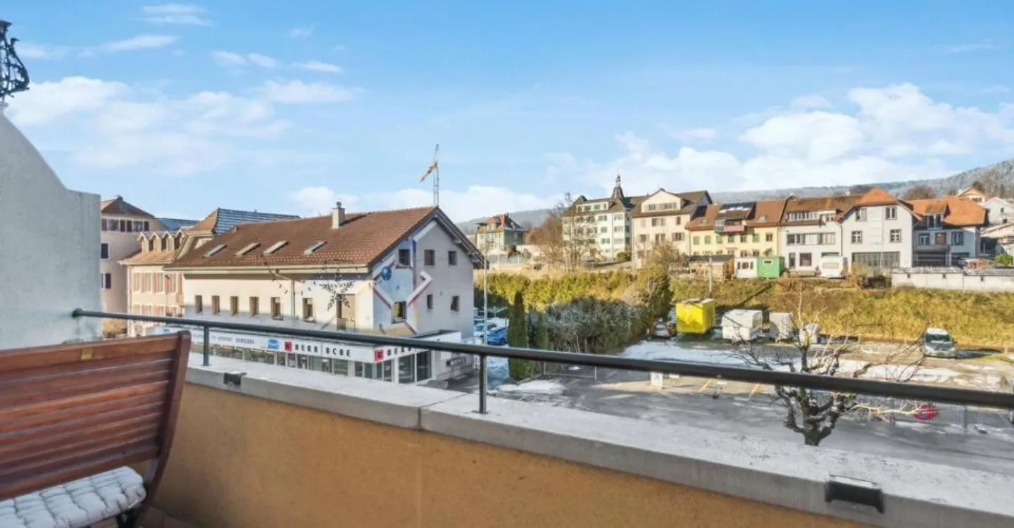 Rarity in the Heart of Reconvilier: Renovated 4.5 Room Apartment - Photo 3 of 13
