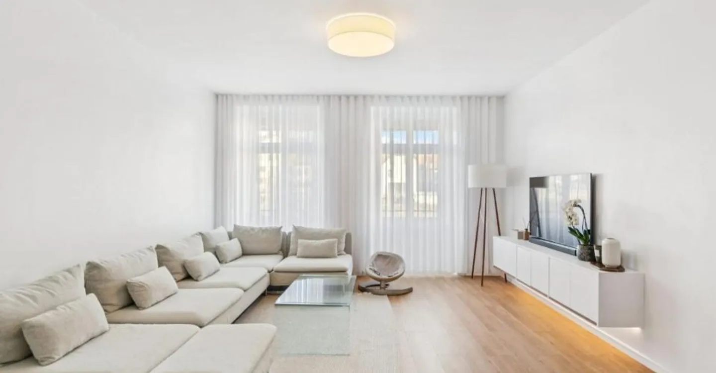 Rarity in the Heart of Reconvilier: Renovated 4.5 Room Apartment - Photo 5 of 13