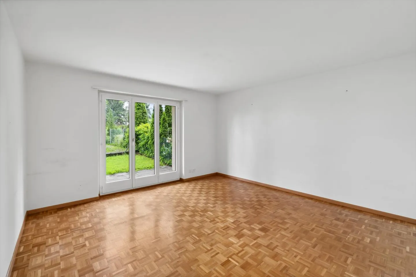 Charming Garden Apartment - Photo 2 of 9