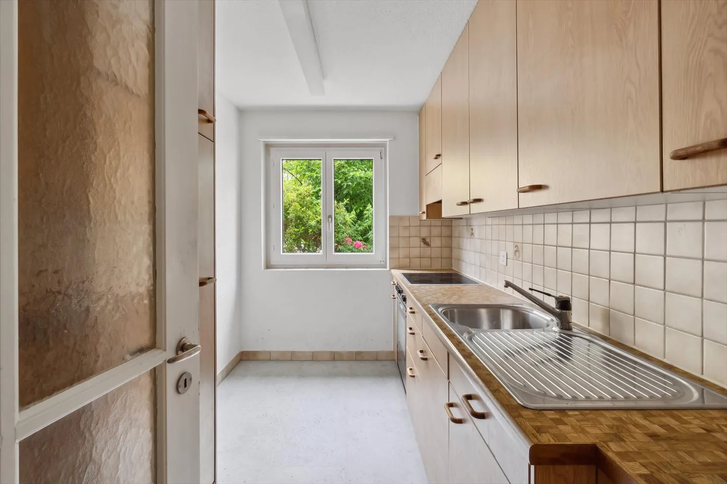 Charming Garden Apartment - Photo 4 of 9