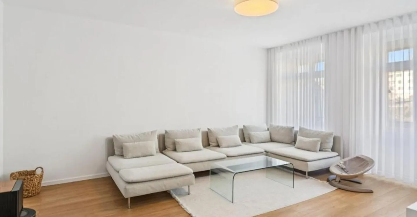 Rarity in the Heart of Reconvilier: Renovated 4.5 Room Apartment - Photo 6 of 13