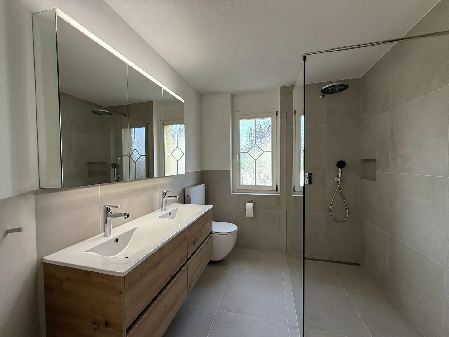 Modernes 6.5-Zimmer-Reiheneckhaus mit tollem Garten! Ideal für Familien und Paare - Foto 11 von 19