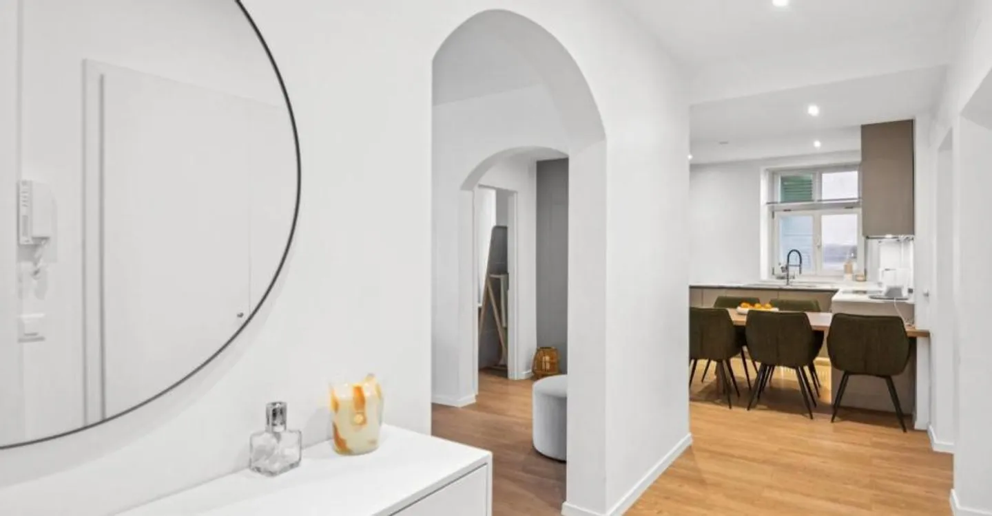 Rarity in the Heart of Reconvilier: Renovated 4.5 Room Apartment - Photo 4 of 13
