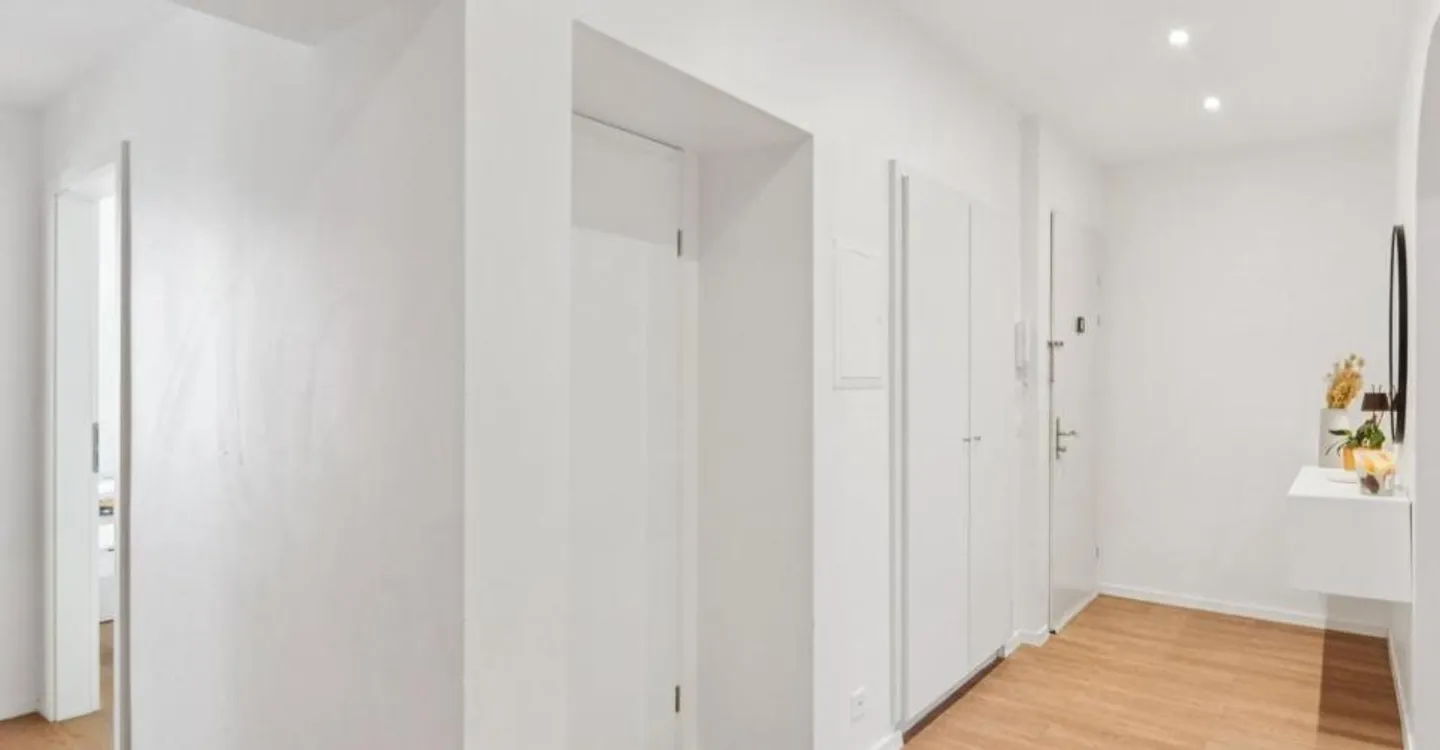 Rarity in the Heart of Reconvilier: Renovated 4.5 Room Apartment - Photo 8 of 13