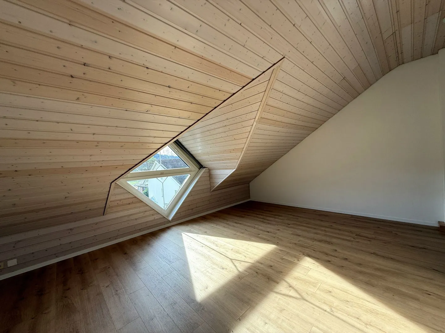 Modernes 6.5-Zimmer-Reiheneckhaus mit tollem Garten! Ideal für Familien und Paare - Foto 13 von 19