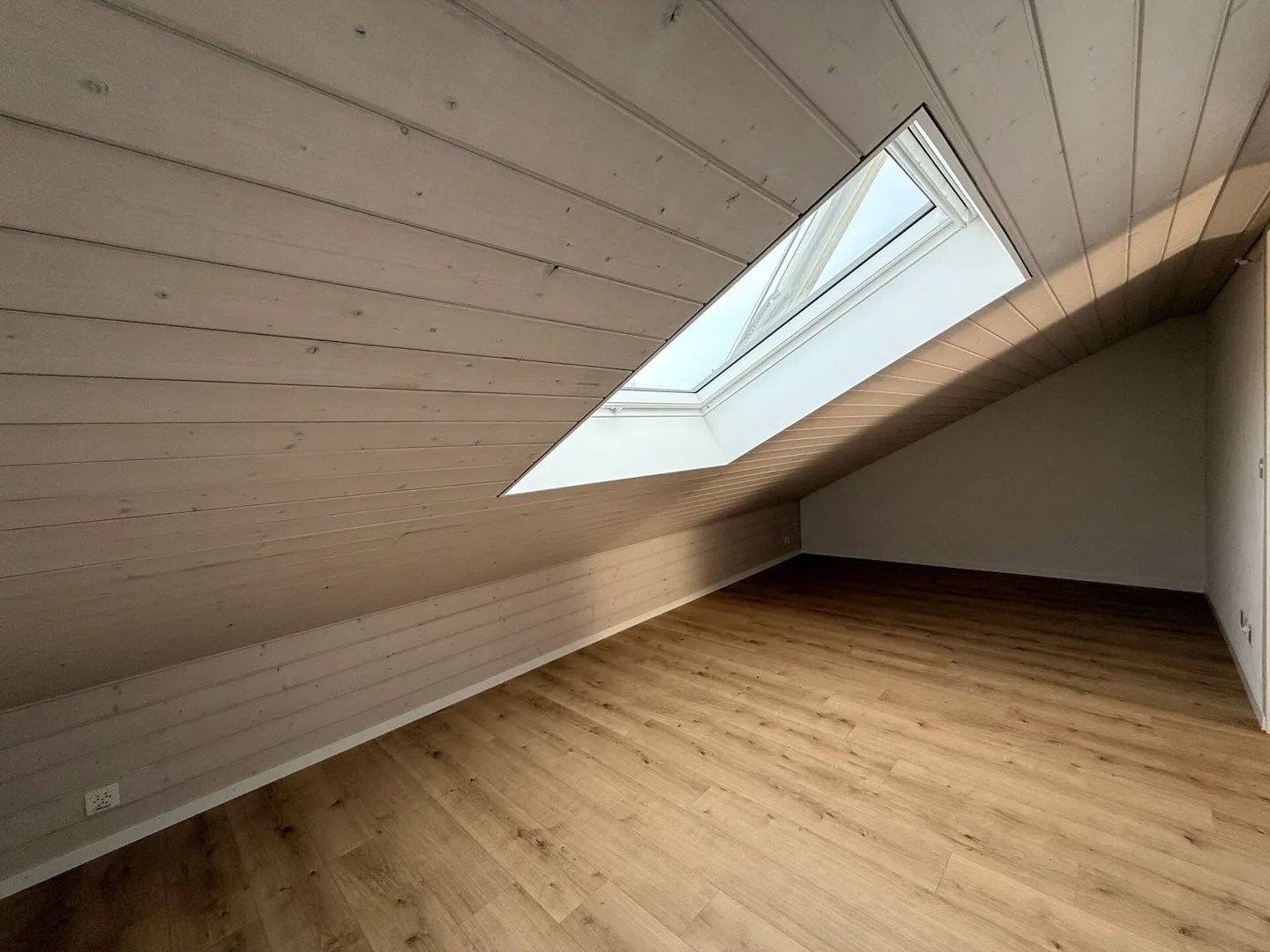 Modernes 6.5-Zimmer-Reiheneckhaus mit tollem Garten! Ideal für Familien und Paare - Foto 14 von 19