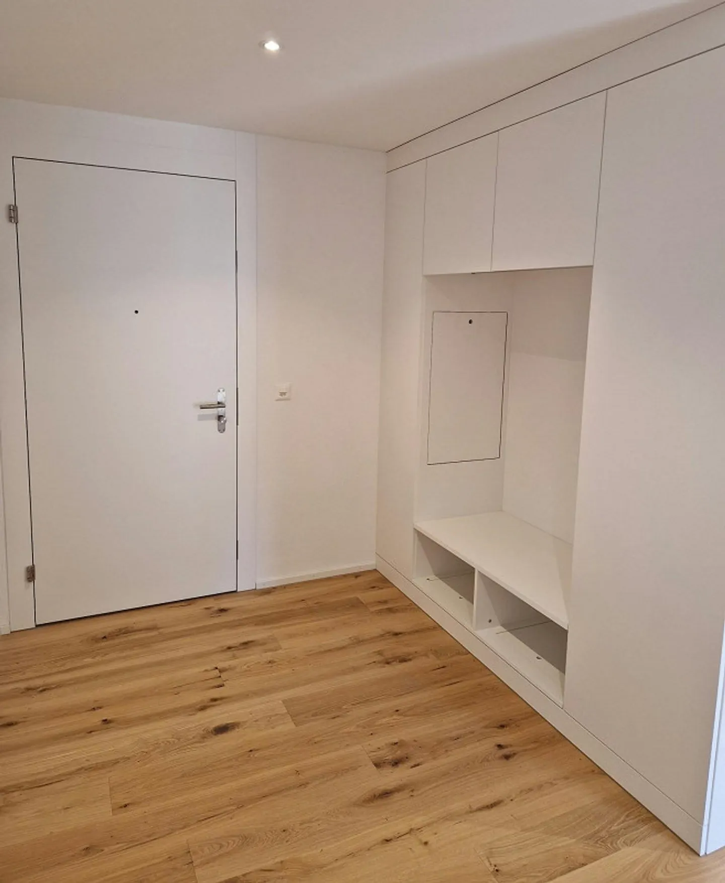 Appartamento di nuova costruzione con due balconi e vista lago - Foto 8 di 12