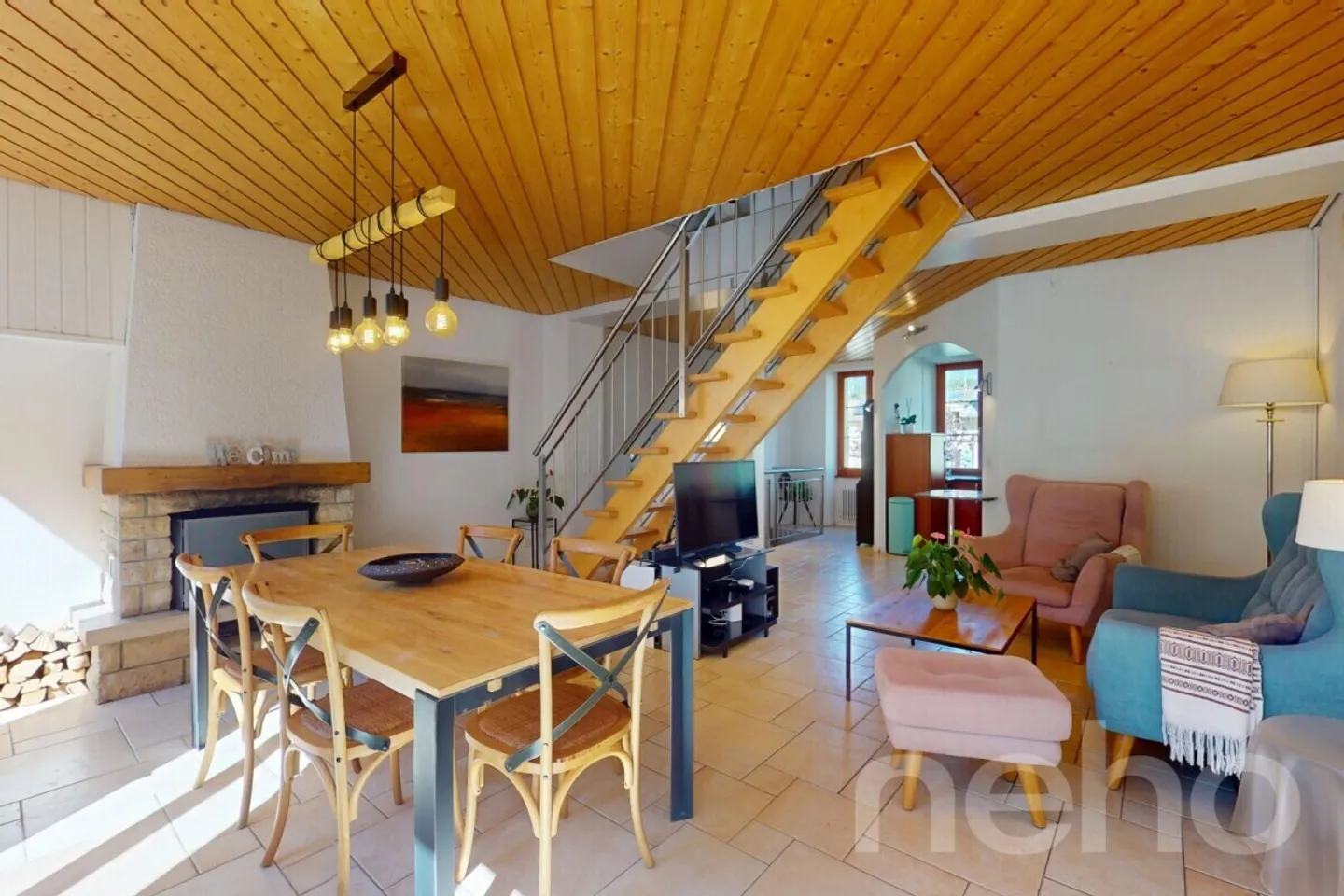 Magnifique maison mitoyenne rénovée au c?ur du village - Photo 1 sur 12