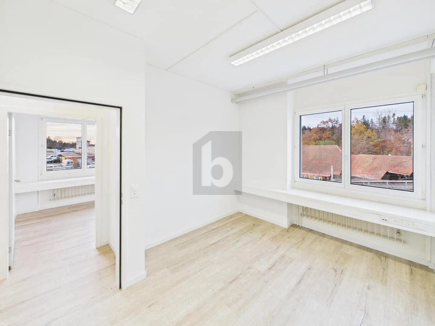 SPACIOUS, BRIGHT AND WELL CONNECTED - Photo 3 of 6