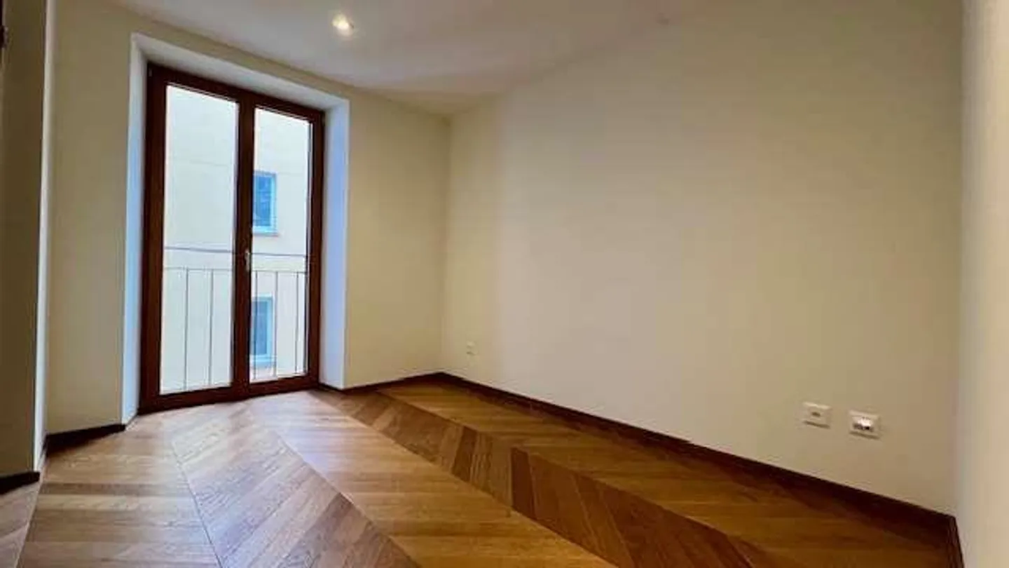 Esclusivo Duplex di Lusso in Affitto nel Cuore di Via Nassa - Lugano - Foto 2 di 13
