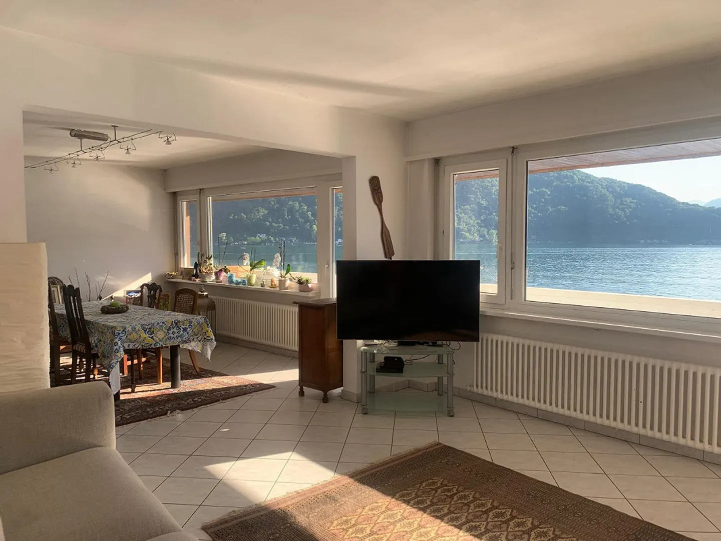 Villa prestigieuse sur les rives du lac, avec des quais privés - Photo 3 sur 13