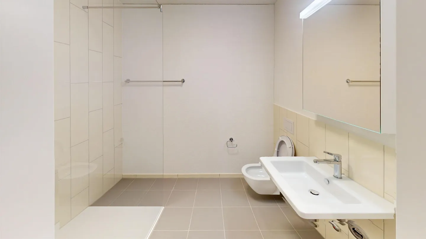 Appartement 4.5 pièces - Un espace de vie spacieux pour une famille ou une colocation - Photo 8 sur 8