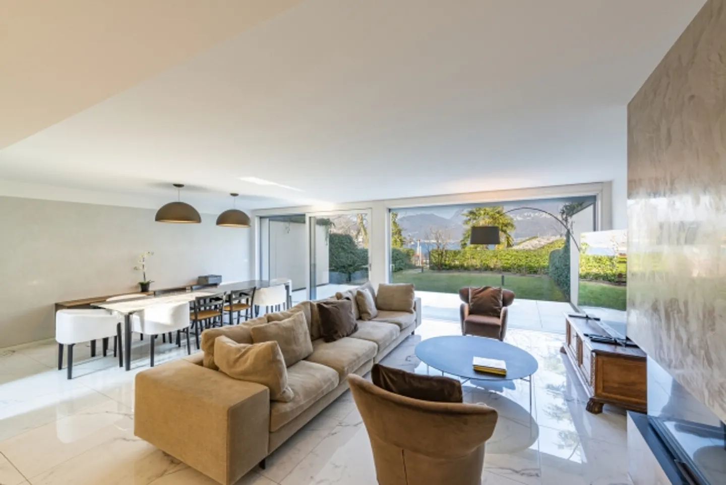 Villa "BEGONIA" directly on the lake - Photo 1 of 16