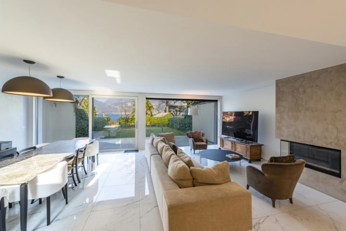 Villa "BEGONIA" directly on the lake - Photo 2 of 16