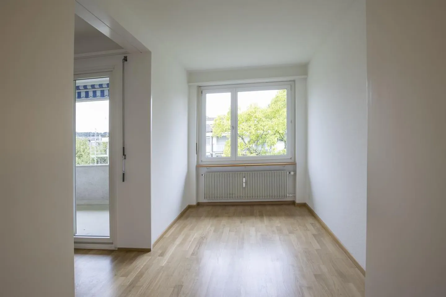 Helle 1.5-Zimmer-Wohnung mit Balkon - Foto 3 von 8