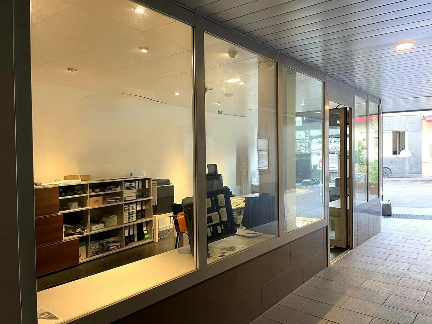 Espace Commercial/Bureau Situé au Centre de Steinenvorstadt - Photo 2 sur 3