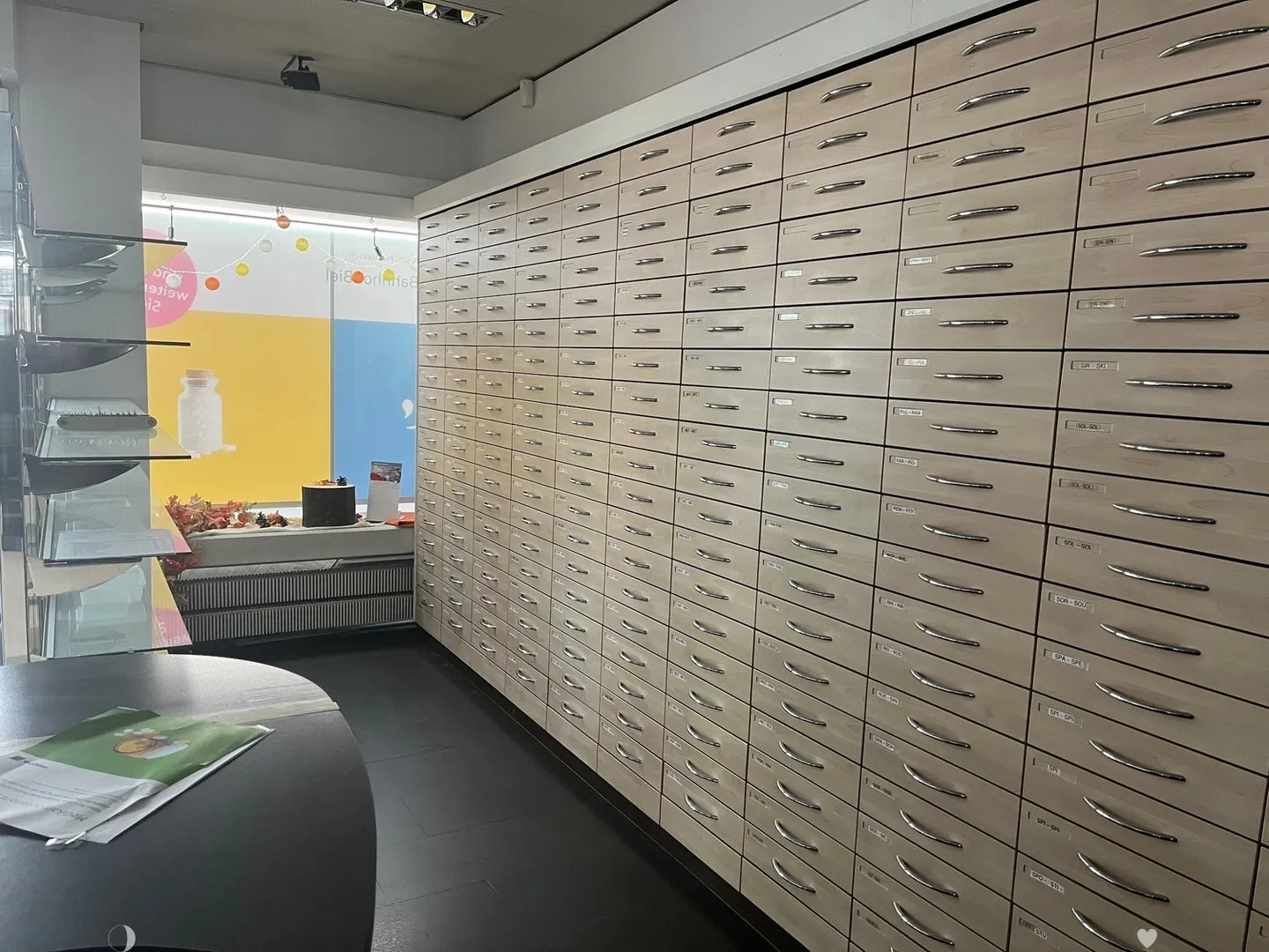 Apothekenräumlichkeiten-Verkaufsfläche und Büros, Brüggstrasse 2 Biel - Foto 3 von 10