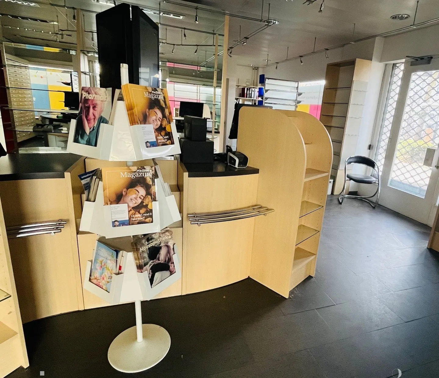 Apothekenräumlichkeiten-Verkaufsfläche und Büros, Brüggstrasse 2 Biel - Foto 2 von 10