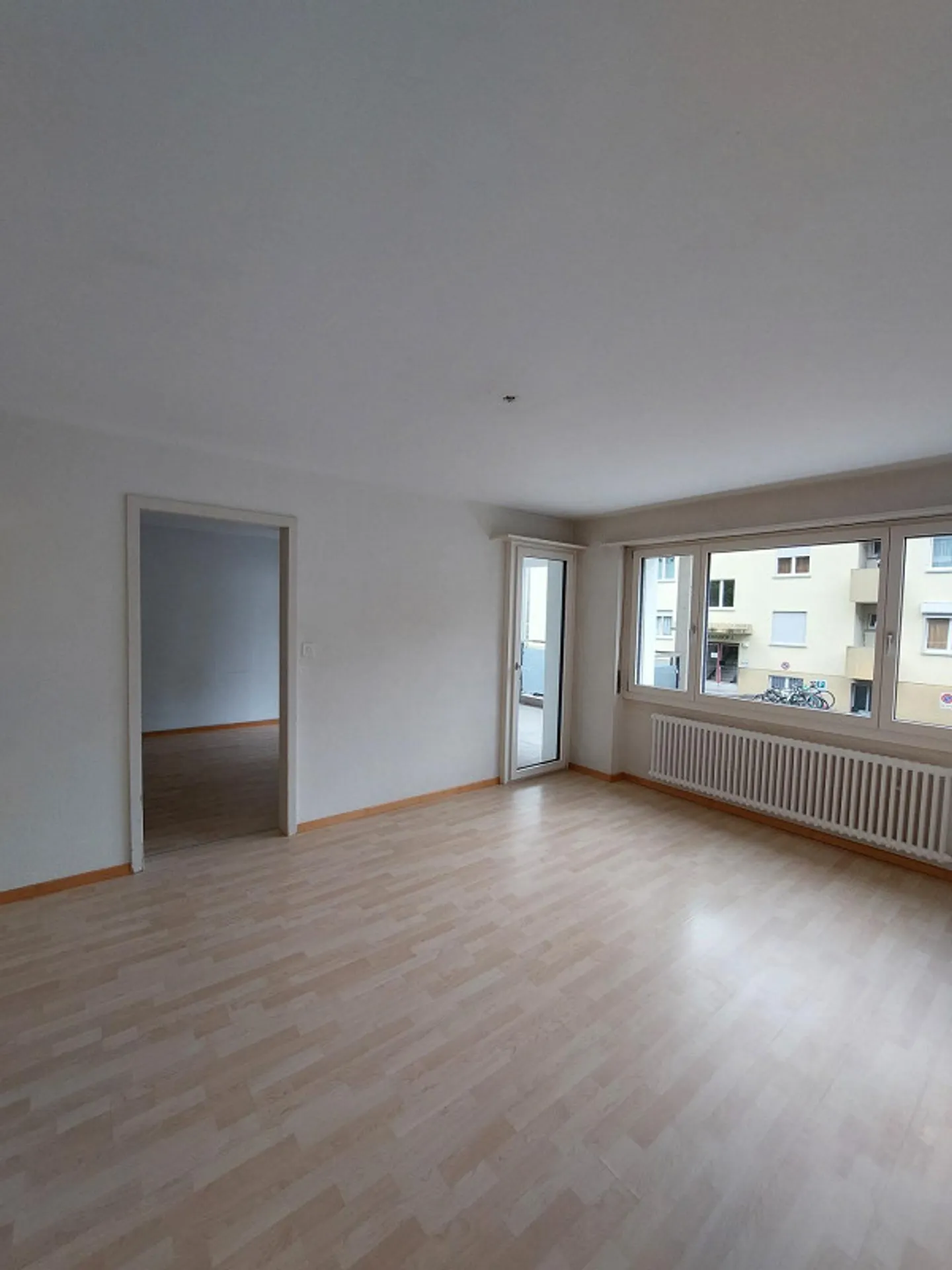 appartamento luminoso con 2 camere e grande terrazza - Foto 1 di 7