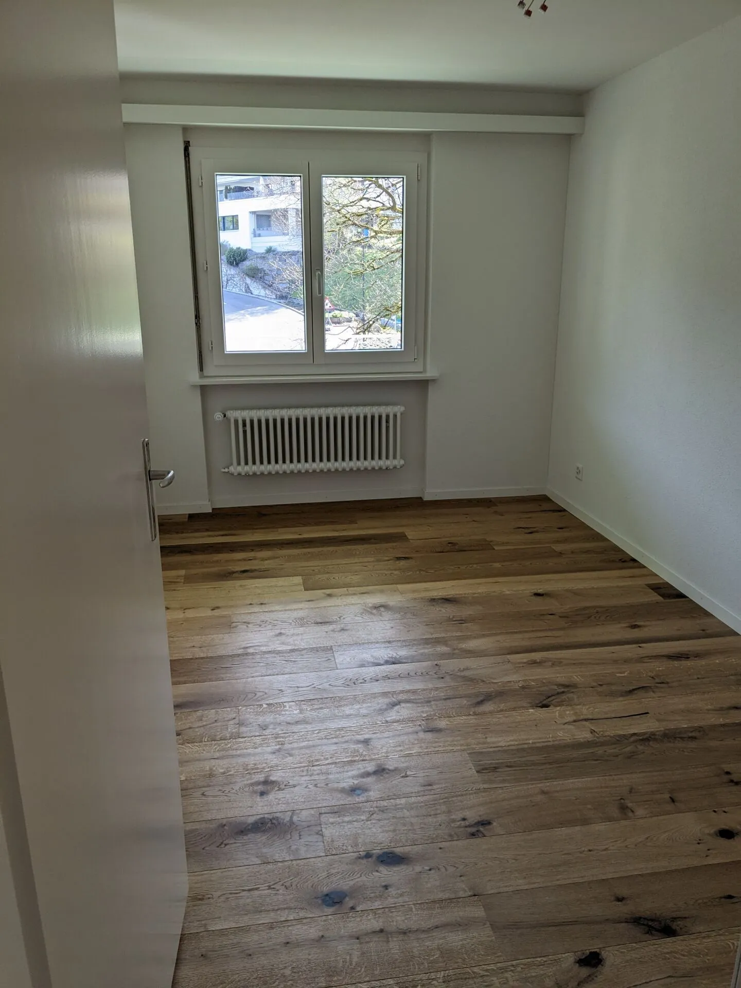 Appartamento ristrutturato di 4,5 locali con due balconi e vista sul Pilatus - Foto 7 di 12