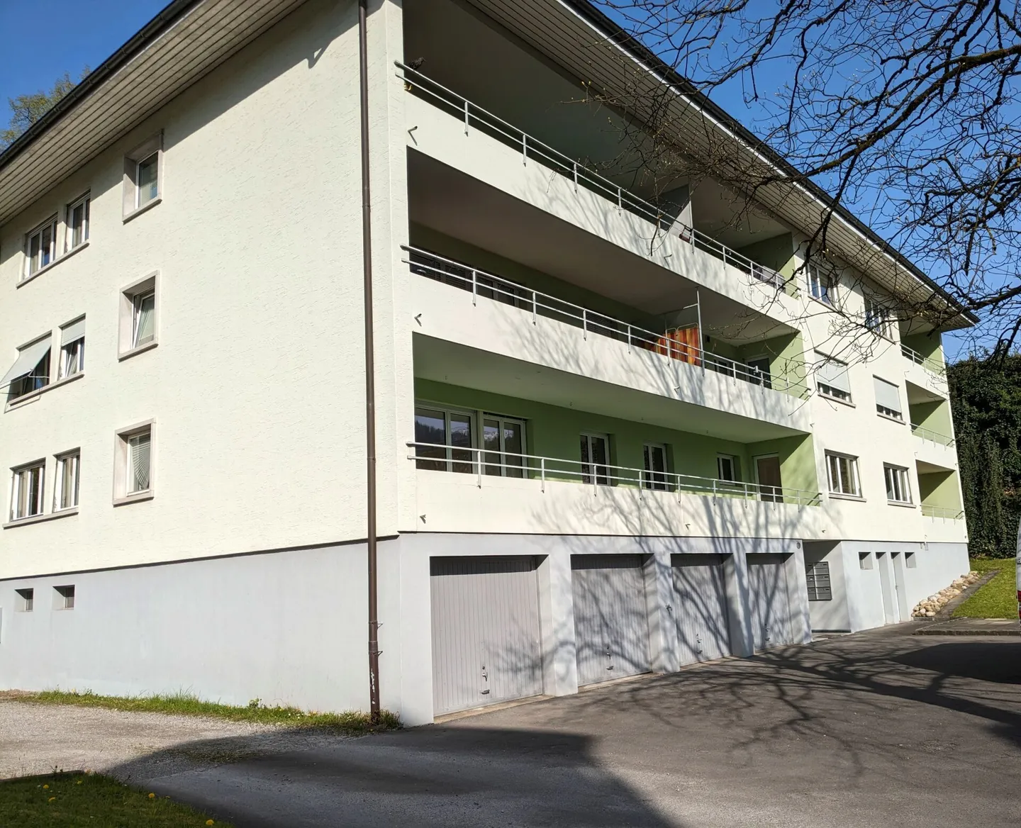 Appartamento ristrutturato di 4,5 locali con due balconi e vista sul Pilatus - Foto 10 di 12