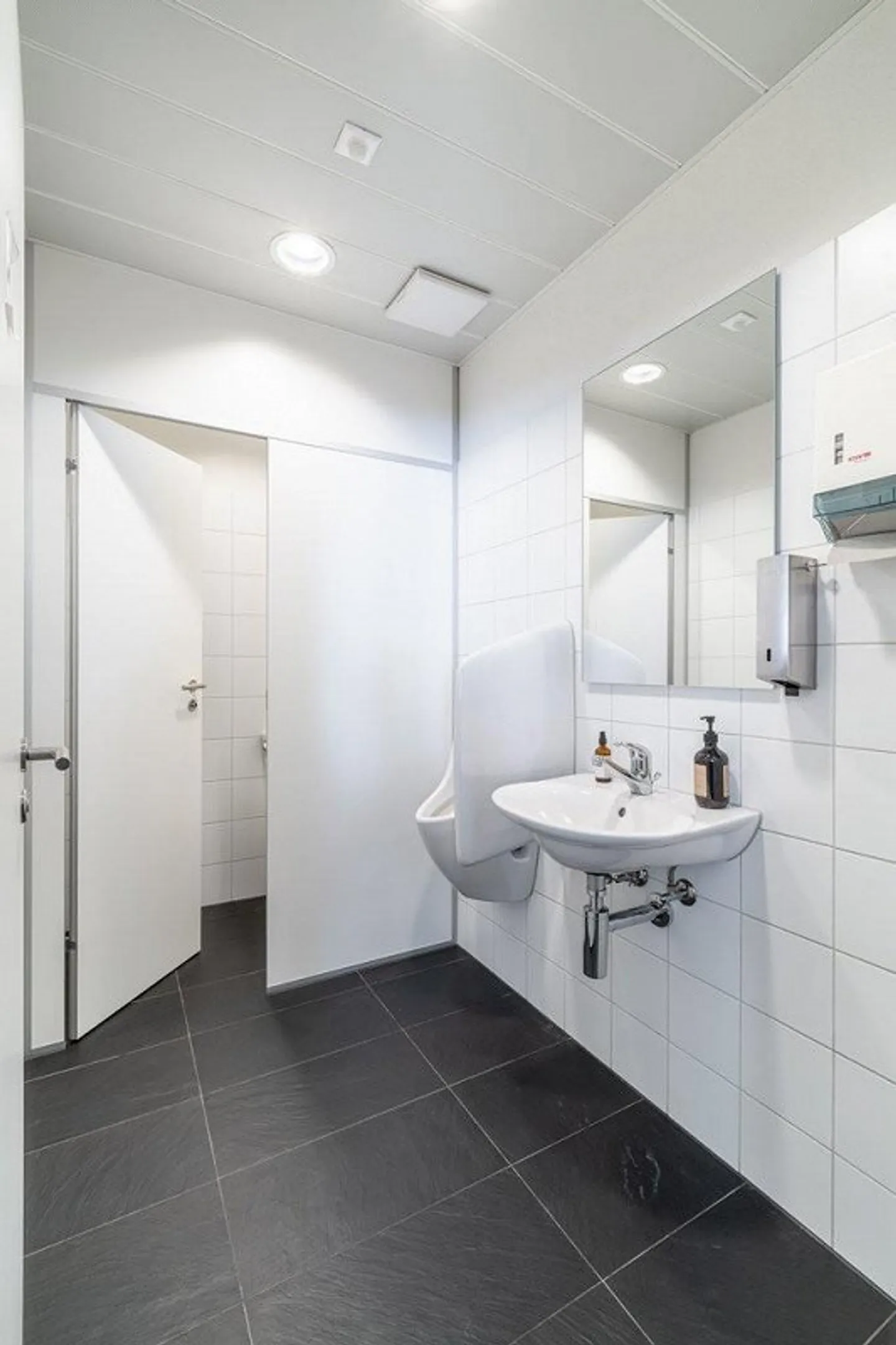 Spazio ufficio attraente - la nuova casa per la tua azienda! - Foto 7 di 7