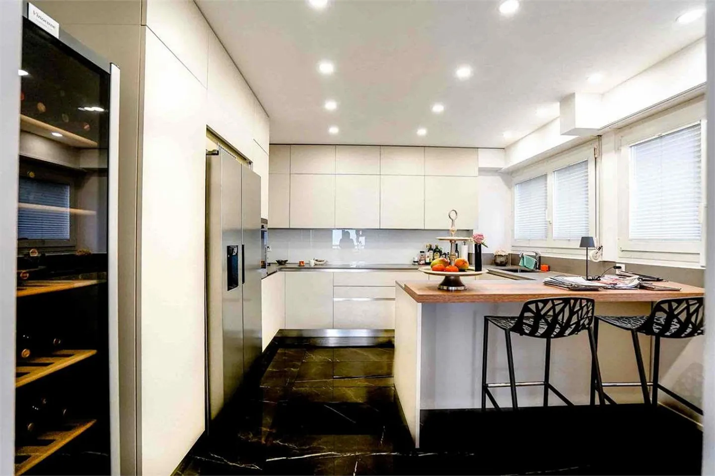 MAGNIFICO APPARTAMENTO CON DEPENDANCE E VISTA LAGO - Foto 6 di 13